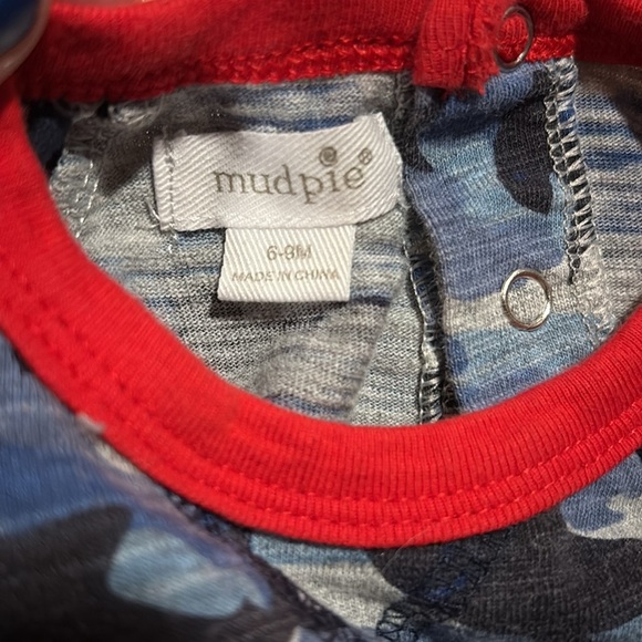 Mudpie 6-9 months baby shark one piece shark shorts and short sleeve outfit - Picture 3 of 4